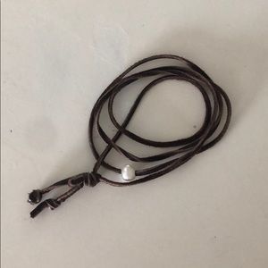 LEATHER BRACELET WITH CUTE PEARL